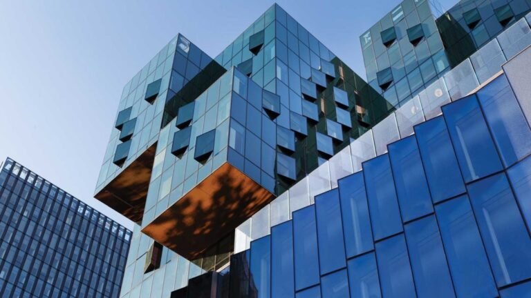 A Modulated Glass Facade Brings Together Wide-Ranging Uses at NYU