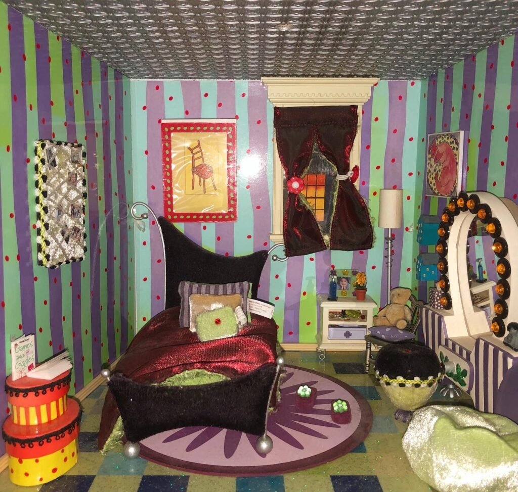 شهد المؤلفون AG Minis Purple Room أيامًا أفضل ولكنهم ما زالوا يدليون بالبيان تمامًا.