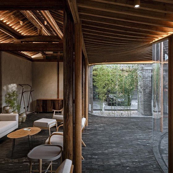 Residential courtyards that invite nature inside through glass | News | Architonic