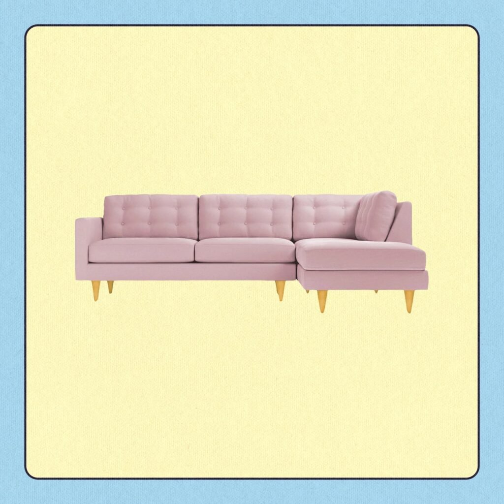ربما تحتوي الصورة على: أريكة وأثاث