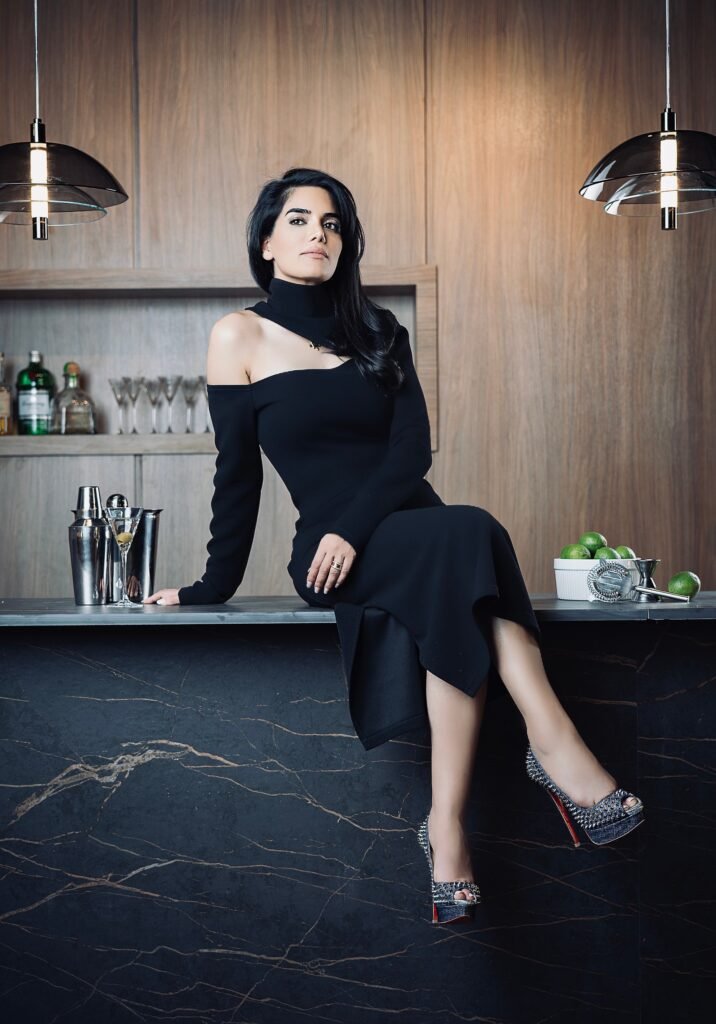 قابل المصممة نينا ماجون ستوديو.  تدير Nina Magon استوديو تصميم عالميًا فاخرًا حيث التصميم الداخلي للعمارة ...