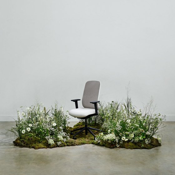 Sia by Boss Design: a chair tasked to make changes | News | Architonic