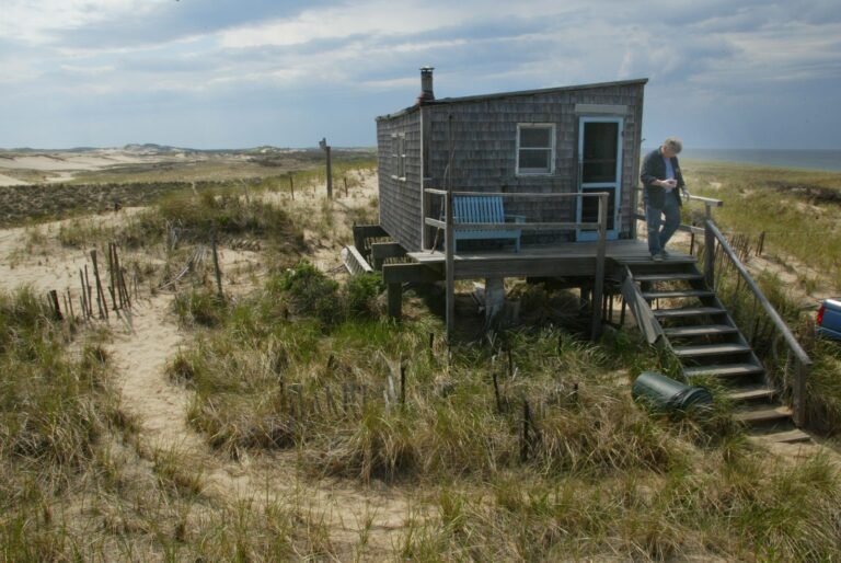 يمكنك الآن العيش في منزل الشاطئ التاريخي في كيب كود مقابل 2000 دولار في السنة – ولكن هناك صيد