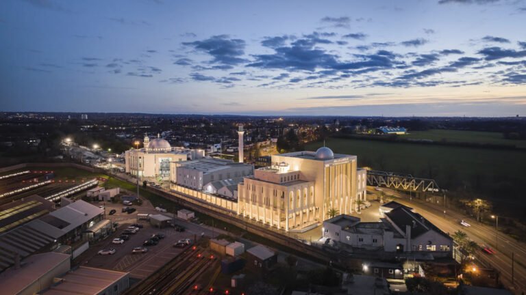A Campus Revamp Brings Renewed Optimism to Worshippers at London’s Baitul Futuh Mosque