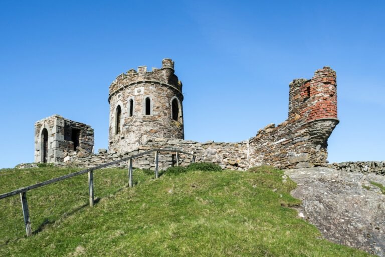 يمكنك شراء هذه القلعة الاسكتلندية مقابل 37000 دولار – ولكن هناك صيد