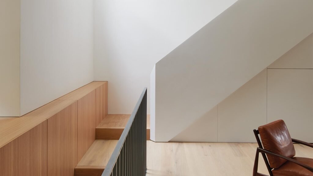 L / AND / A يملأ Fixer-Upper Townhouse في بروكلين بالضوء والهواء والتفاصيل الأنيقة