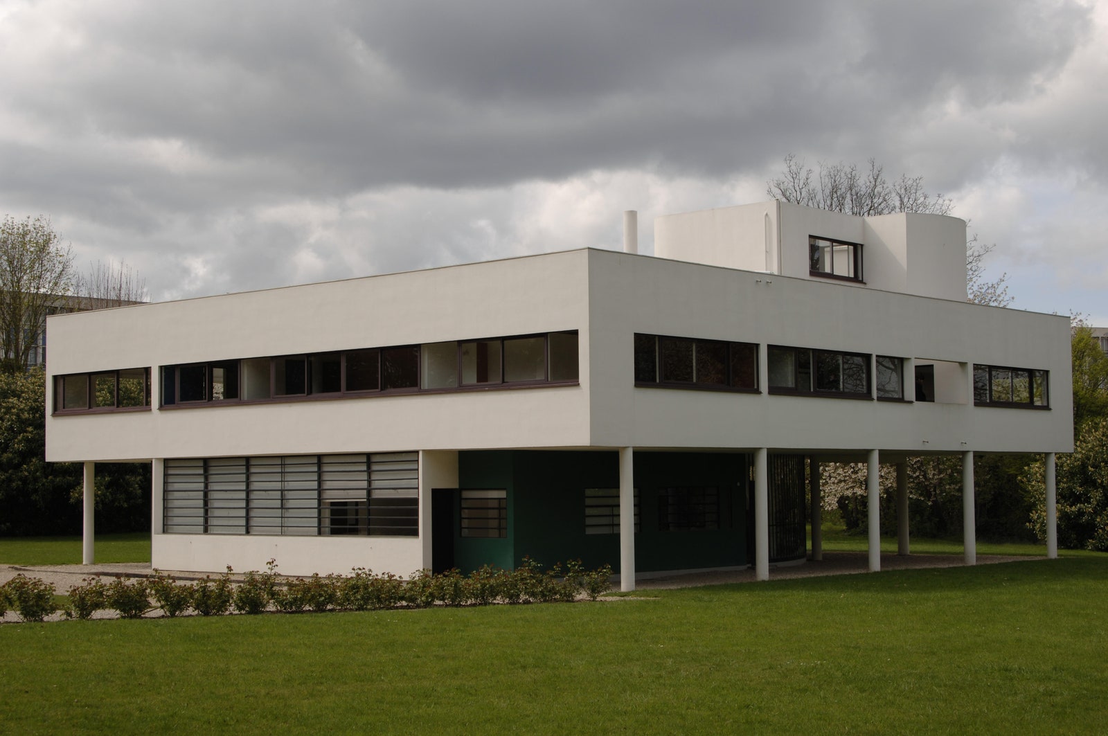 Villa Savoye. Designed by Swiss architects Le Corbusier