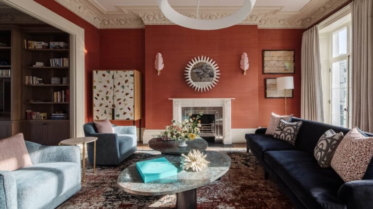Tour a Notting Hill Home That Bursts With Color