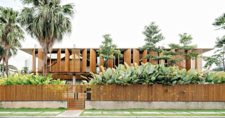 delicate timber shutters shade FGMF arquitetos’ ‘casa cumaru’ in são paolo