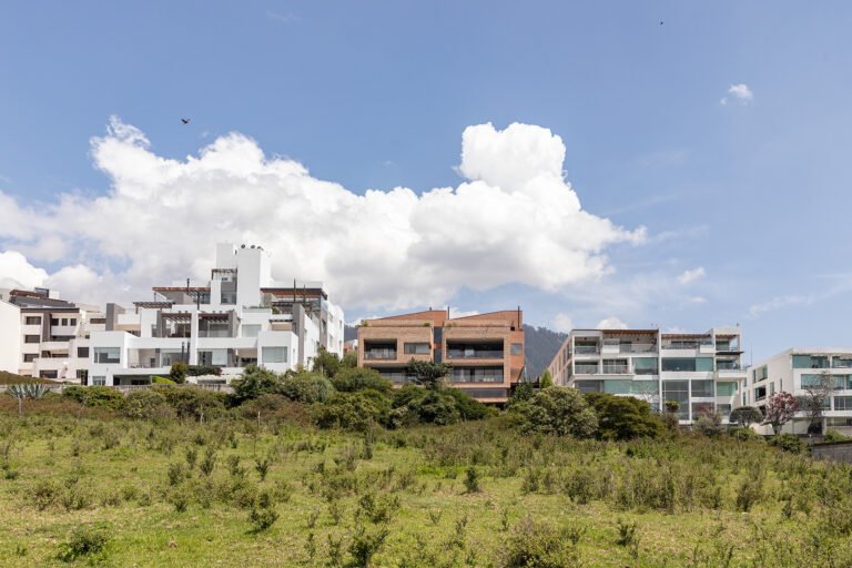 Bonica Apartments / Diez + Muller Arquitectos + Arq. Álvaro Borrero