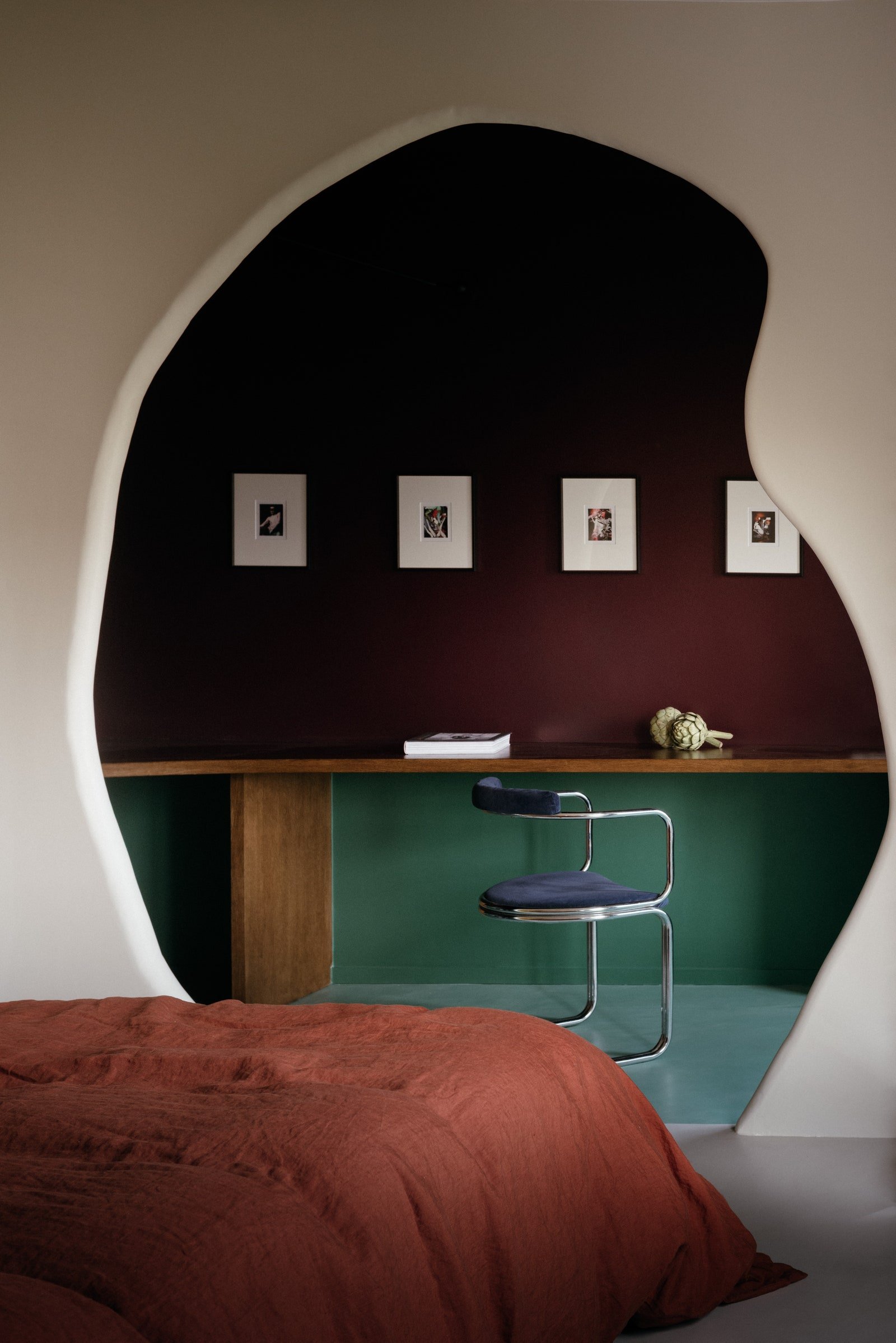 The use of curves allowed the space to be worked in the manner of “modeling clay” as Pauline stated freeing it from the...