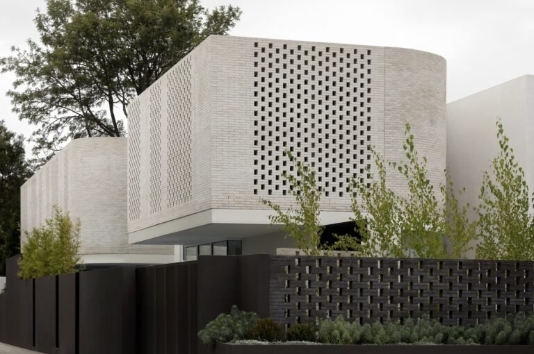 Cloud House / Dean Dyson Architects