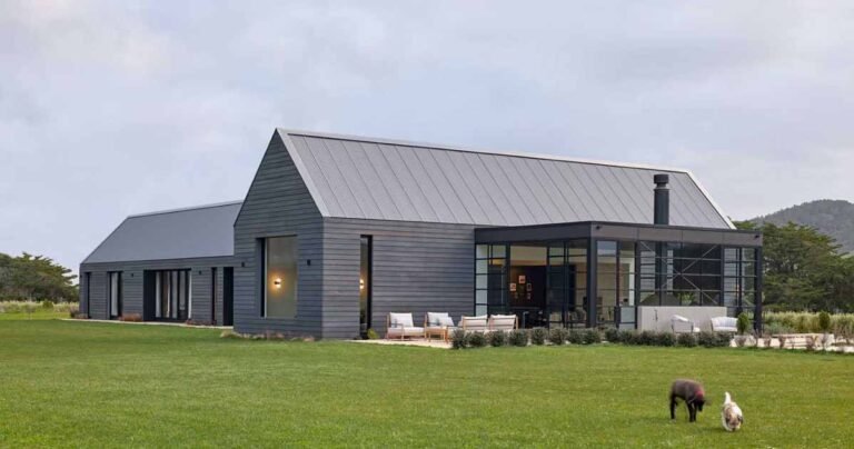 A Modern Farmhouse By The Sea In New Zealand
