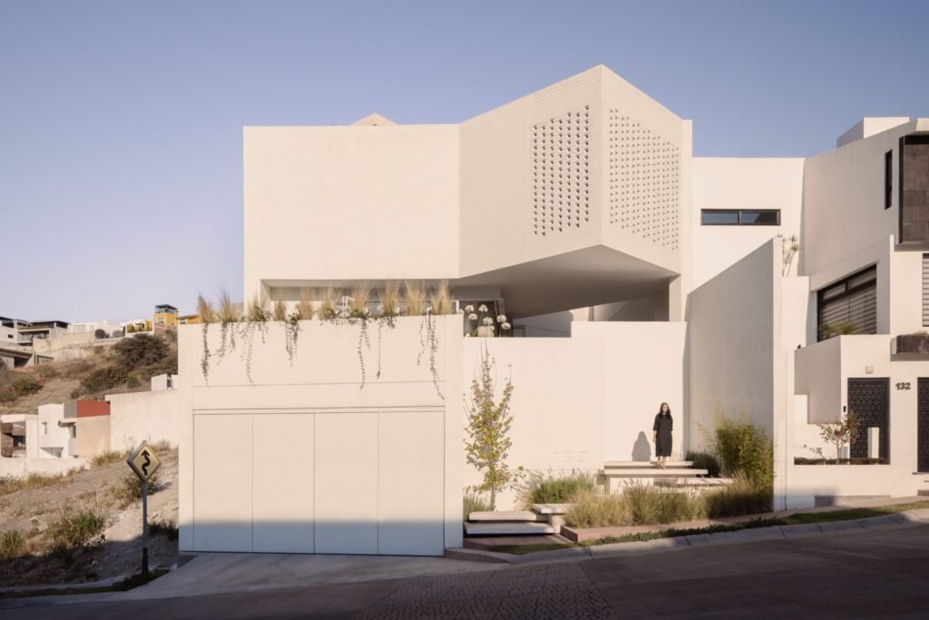 Haiku Architecture: Poetic Simplicity Offers an Emotive Alternative to Minimalist Design