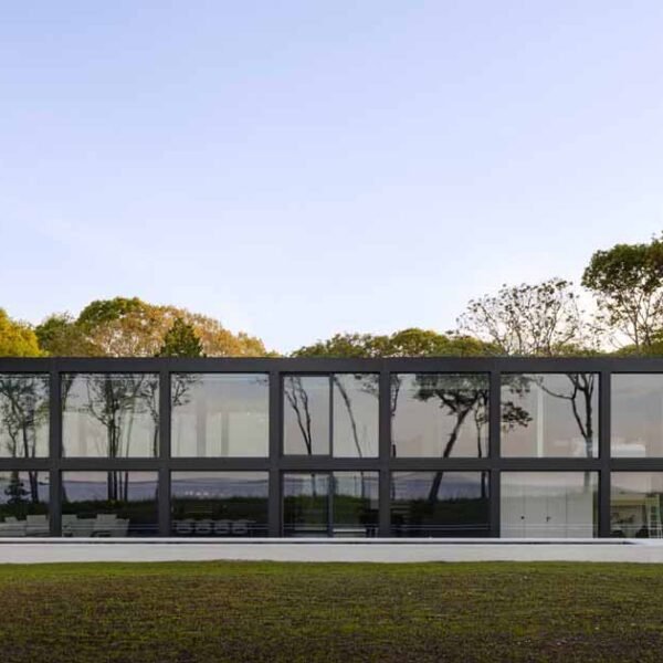 A Grid Of Large Windows Maximizes The Water Views At This Modern Home