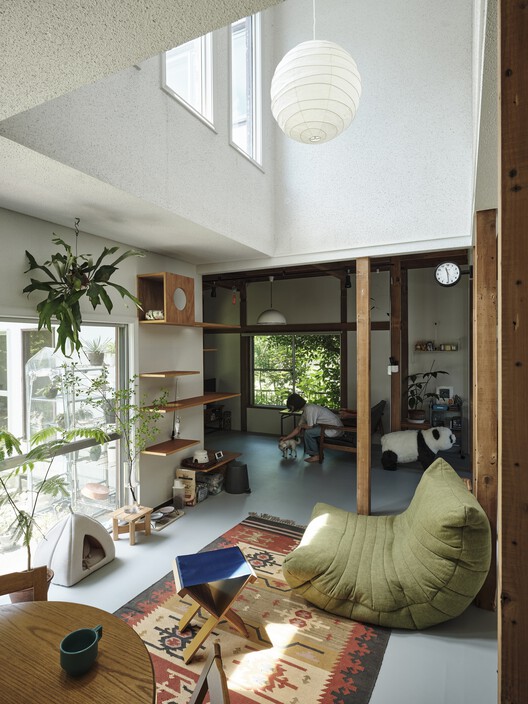 Fueda House / ROOVICE - Interior Photography, Wood, Shelving, Lighting, Chair