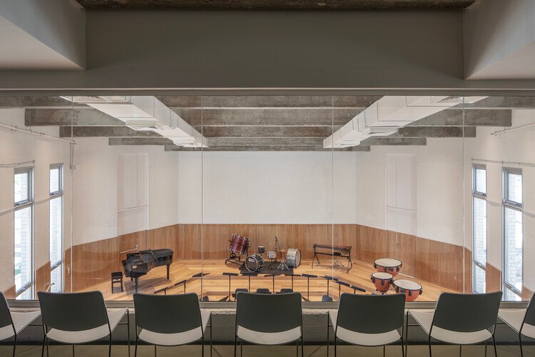 Music Center Tel Aviv-Yafo / Ifat Finkelman + Dan Hasson - Interior Photography, Living Room, Chair, Table, Windows