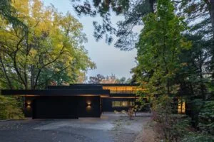 GOLD-WINNER-Renovation-and-Restoration-Ravine-House-Tony-Diodati-OrangeInk-Design-Canada-Copyrig.jpg