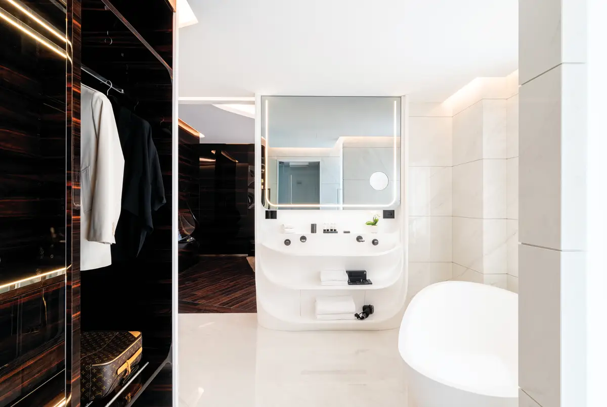 Hotel Romeo.