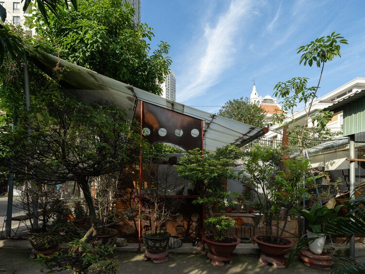 O Plant-based Thao Dien Cafe / xưởng xép - Exterior Photography, Courtyard