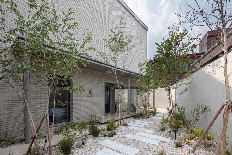 STAY MORE Flagship Store / STAY Architects - Exterior Photography, Concrete, Courtyard