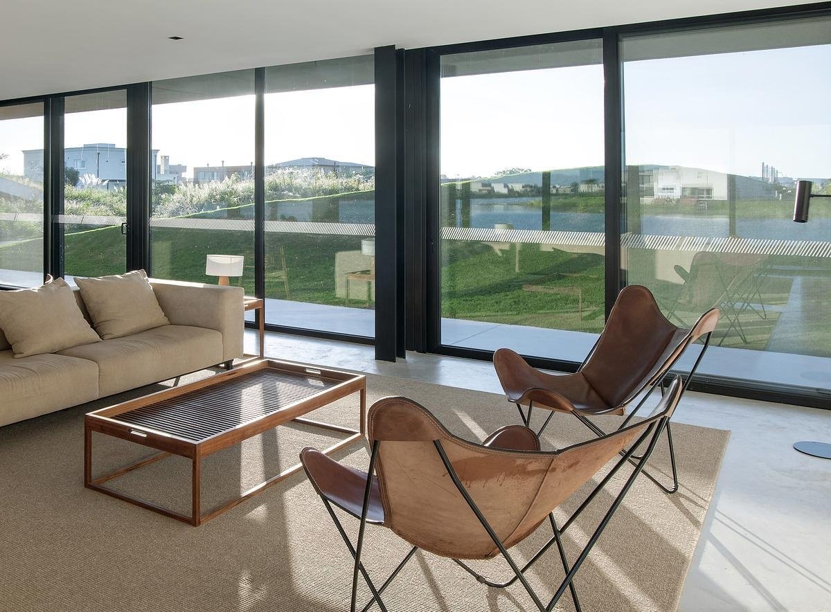 This modern clubhouse interior is designed to feel like a true extension of the neighborhood, flexible, warm, and filled with natural light. The layout is clear and uncluttered, with a variety of seating areas. Just like the exterior, the interior is minimal but considered, built to support both planned events and spontaneous interactions.