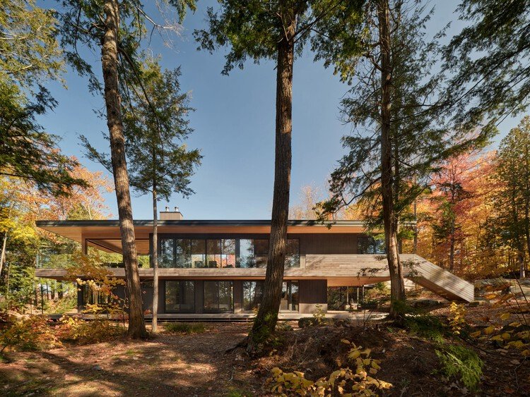Long Lake Cottage / Dubbeldam Architecture + Design - Image 1 of 31