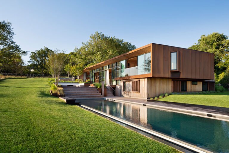 A Modern Hamptons House Designed Around a 70-Foot Sycamore Tree