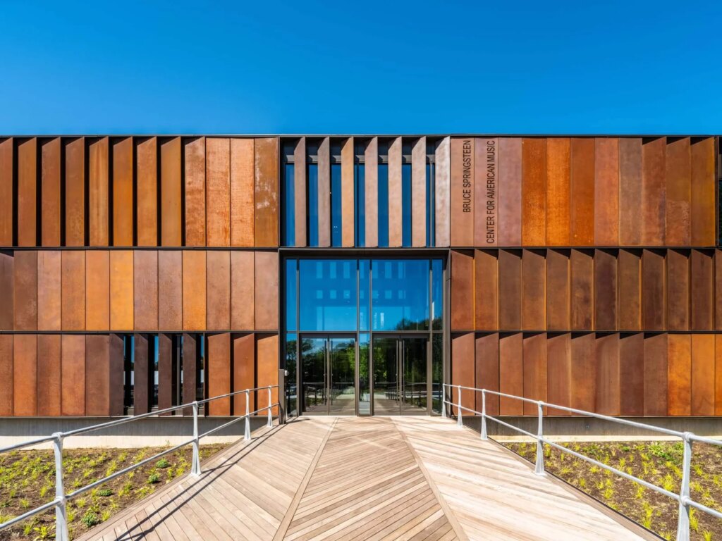 COOKFOX Architects completes the Bruce Springsteen Center for American Music