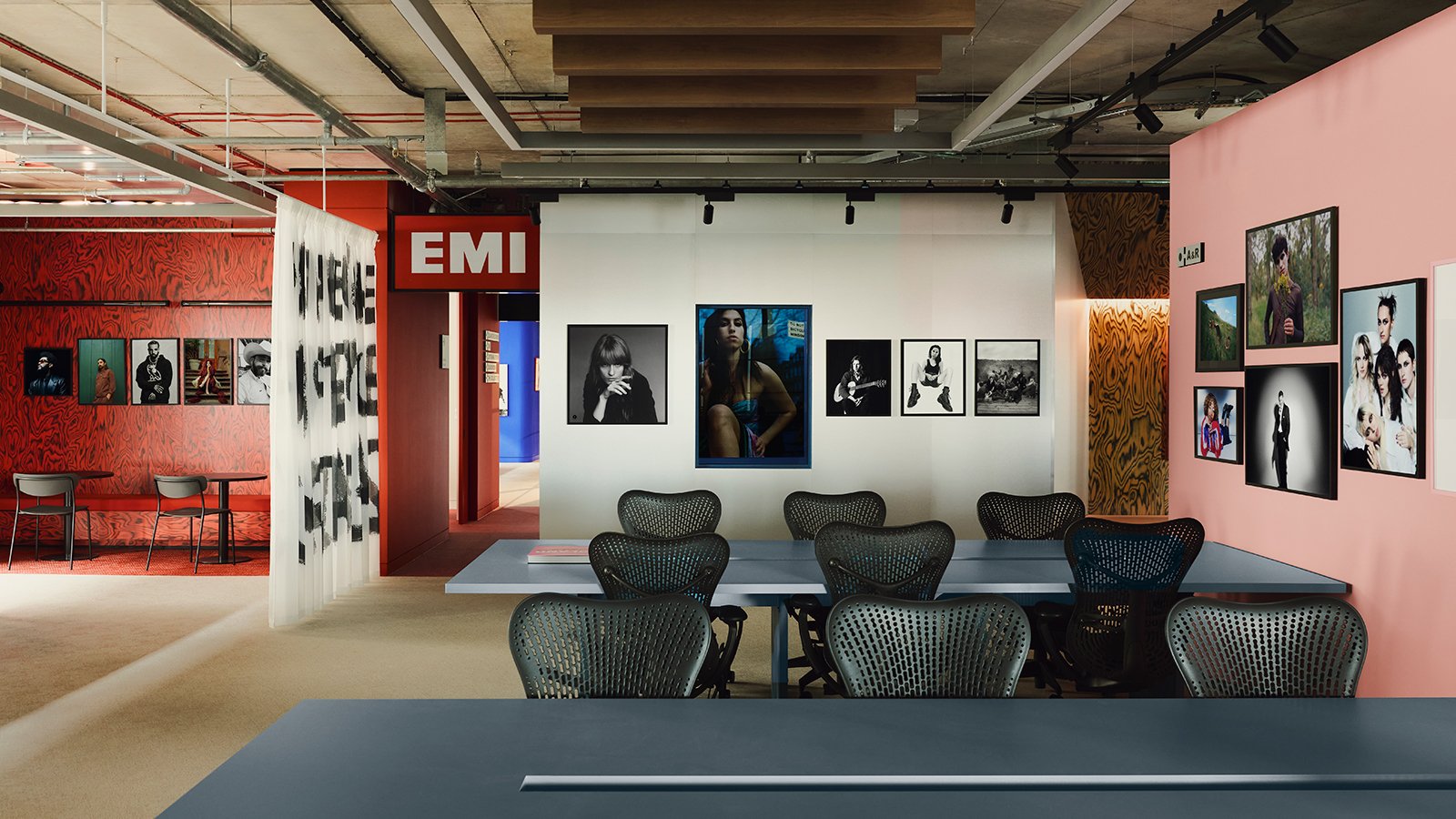 في Island Records والمقر الرئيسي الجديد لشركة EMI في لندن، تعتبر الموسيقى شكلاً من أشكال الفن - مجلة Azure