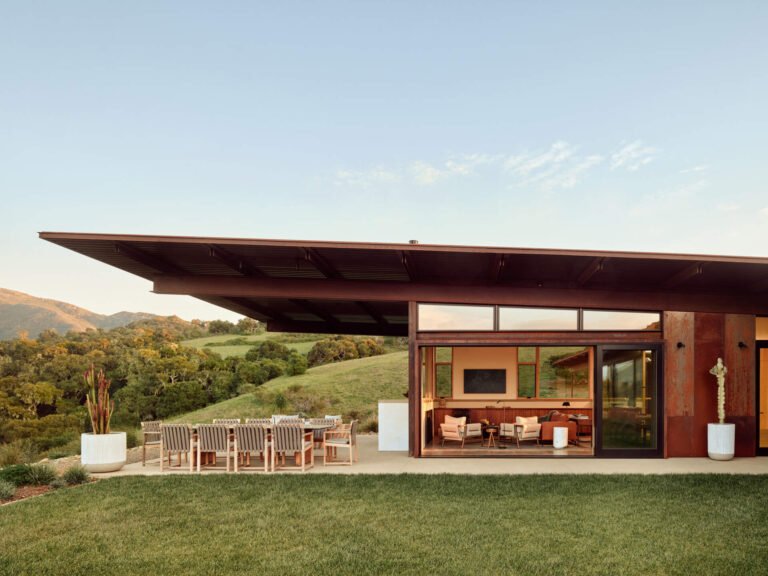 This California Vineyard Home Makes A Small Footprint Feel Surprisingly Spacious
